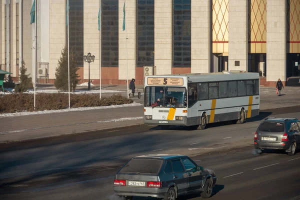 Uralsk Kazakhstan Qazaqstan 2023 Bus Passagers Numéro Dans Ville Uralsk — Photo