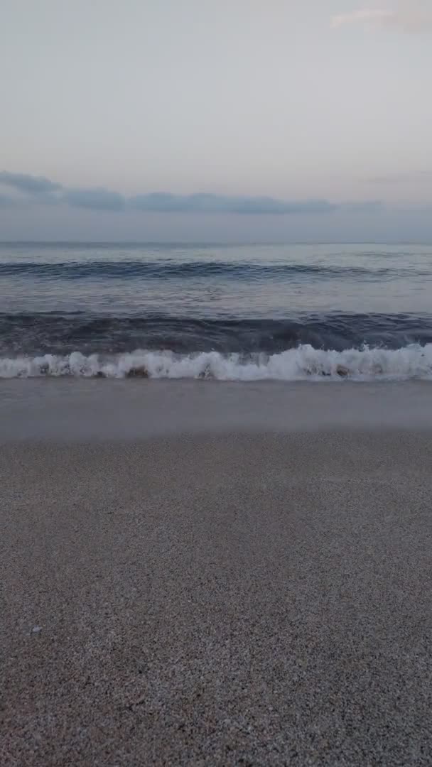 Mar Mediterrâneo Alanya Início Manhã Ondas Praia Cleópatra Turquia Turkiye — Vídeo de Stock