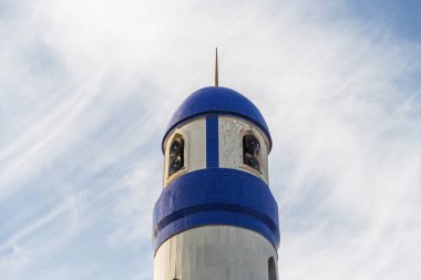 Atyrau şehrindeki Müslüman Imangali Camii 'nin minaresi.