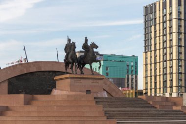 Atyrau, Kazakistan (Kazakistan), 04.09.2023 - Isatay Taimanuly ve Makhambet Otemisuly Anıtı, Atyrau ve Makhambet Meydanı
