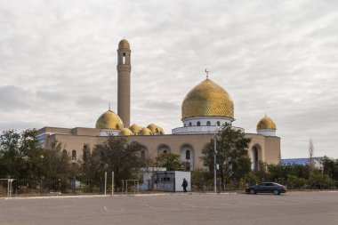 Aktau, Kazakistan (Kazakistan), 22.10.2023 - Aktau kentindeki merkez cami Beket Ata.