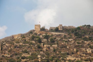 Türkiye (Türkiye), Alanya, 09.09.2023: Alanya kentindeki ortaçağ kalesi. Türkiye 'ye seyahat.