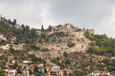 Türkiye (Türkiye), Alanya, 09.09.2023: Alanya kentindeki ortaçağ kalesi. Türkiye 'ye seyahat.
