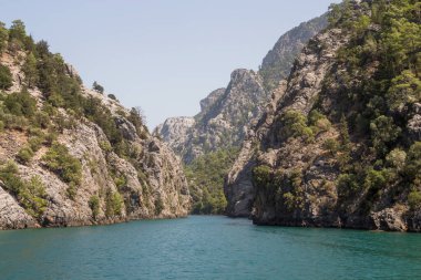 Türkiye 'de Yeşil Kanyon, Manavgat şehri. Boğa Dağları ve yapay göl rezervuarı. Yeşil Kanyon Gezileri