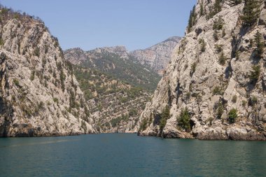 Türkiye 'de Yeşil Kanyon, Manavgat şehri. Boğa Dağları ve yapay göl rezervuarı. Yeşil Kanyon Gezileri