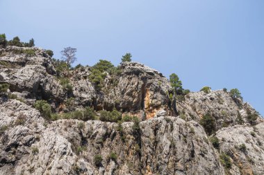 Yeşil Kanyon 'da dağlar ve kayalık arazi. Türkiye 'de Yeşil Kanyon, Manavgat şehri. Yeşil Kanyona Gezintiler.