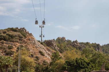 Ortaçağ Kalesi 'nin zeminine karşı Alanya' da (Türkiye) Funicular. Alanya 'da kablolu araba.