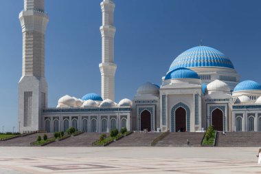 Astana, Kazakistan (Kazakistan), 20 Temmuz 2025 - Astana Büyük Merkezi Camii. Orta Asya 'daki en büyük cami. Çağdaş İslam mimarisi.