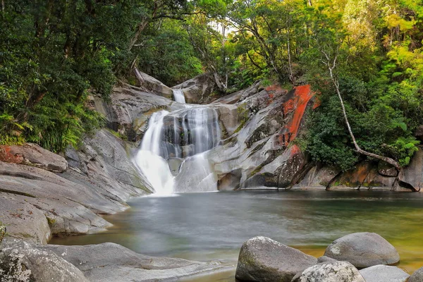 Josephine Creek Fluindo Através Densa Floresta Tropical Descendo Montanha Bartle — Fotografia de Stock