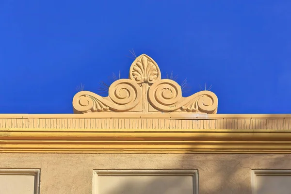 Stile Neo Barocco Finial Cima Parapetto Del Tetto Piatto Edificio — Foto Stock