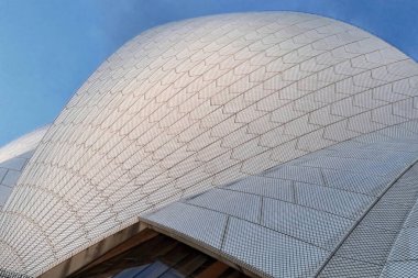 Sydney Opera Binası 'nın çatılarından alacakaranlıkta görüntü. NSW-Avustralya-580