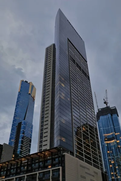 Wieżowce Mieszkalne Wysokie Biurowce Budynki Hotelowe Przedmieściach Southbank Widziane Promenady — Zdjęcie stockowe