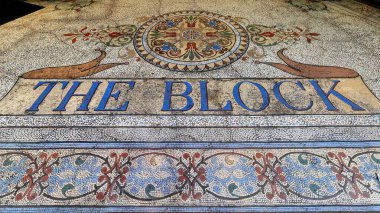 Melbourne, Avustralya-22 Ekim 2018: The Block Arcade, M.S. 1892 yılında inşa edilmiş, Milan Galleria Vittorio Emanuele tabanlı Viktorya dönemi tarzı bir galeridir. Collins Caddesi 'nde mozaik döşeme..