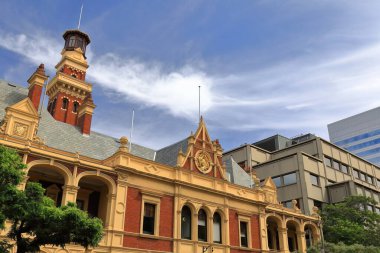1893 yılında Queen Anne tarzında inşa edilen eski Doğu Tepesi İtfaiye Merkezi binası ve gözetleme kulesi şu anda İtfaiye Müzesi 'ne ev sahipliği yapmaktadır. Melbourne-VIC-Avustralya.