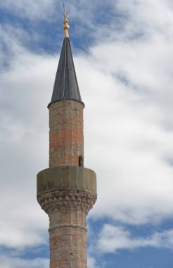 Bekarlar Camii 'nin minaresi -Xhamia e Bekareve- eski adı Süleyman Paşa Camii -Xhamia e Süleyman Paşası- 1827' de aşağı Mangalem bölgesindeki bekar zanaatkarlar için inşa edildi. Berat - Arnavutluk.