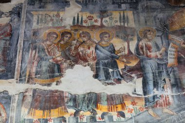 Permet, Arnavutluk-17 Nisan 2019: Aziz Mary 's Leusa Kilisesi 18. yüzyıldan kalma ve Bizans döneminden kalma kalıntılar üzerine inşa edilmiştir. 1812 'deki duvar resimleri İncil sahneleri, İsa ve Havariler' i resmediyor..