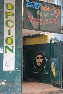Havana, Küba-07 Ekim 2019: Küba devrimi bu yazıda belirtildiği gibi güçlü iç etkilere sahip. Devrimin 59. yılı, 2017. Eski Havana 'da popüler bir örnek..