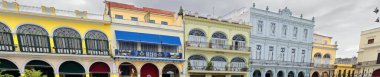 Plaza Vieja-Old Square 'in (L' den R 'ye) batı yakasındaki binalar: Laureano Torres de Ayala house-Conde de Lombillo House-La Navarra Hotel-Conde de Canongo House-Hermanas Cardenas. Havana-Küba.