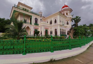 Cienfuegos, Küba-11 Ekim 2019: Palacio de Valle Sarayı, Romanesk, Gotik, Barok ve Mudejar stillerinde İspanyol-Berberi sanatını anımsatan mimari Ulusal Miras Anıtı.