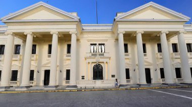 Parque Vidal Park 'ın doğu yakasındaki Biblioteca İl Kütüphanesi 1912' den kalma Neoklasik Bina 'da bulunmaktadır. Santa Clara-Küba-320