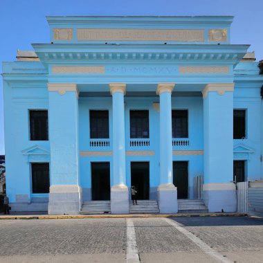 Preuniversitary Institute Osvaldo Herrera 'nın MS 1915 tarihli Neoklasik Binası, eski adıyla Ensenanza Secundaria Enstitüsü. Santa Clara-Küba-321