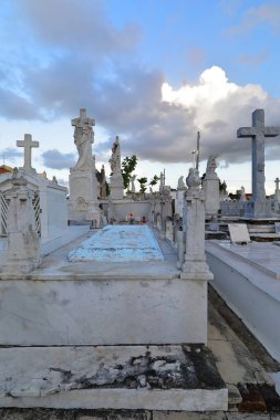 3 Mayıs 1814 'te başlatılan Genel Mezarlık, kentin tarihini yansıtan ve ülkede faaliyet gösteren en eski mezarlıktır. Camaguey-Küba-355