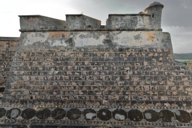 Santiago, Küba-19 Ekim 2019: Sansima Trinidad-Holy Trinity platformunun kuzey siperi, 1660 'lar Castillo de San Pedro de la Roca del Morro Kalesi tasarlandı.