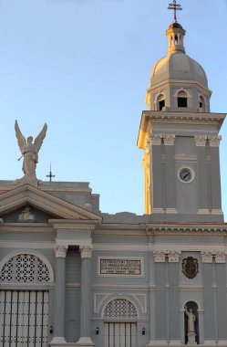 Santiago, Küba-20 Ekim 2019: 1922 Neoklasik Senyora Asuncion Katedrali, 1522 tarihli diğer tapınakların üzerine kurulmuştur..