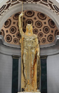 Havana, Küba-26 Ekim 2019: 24 karat altın yaprak kaplı, 15 metre boyunda, Cumhuriyetçi Estatua de la Republica - Ulusal Meclis Binası 'nın altındaki ana salonda - Capitolio Nacional- cupola.