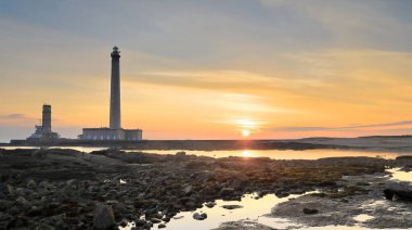 Phare de Gatteville Deniz Feneri ve Semaphore üzerinde renkli bir şafak, 75 metre ile tüm ülkenin ikinci en yüksek derecesi. Barfleur-Normandiya-Fransa-060
