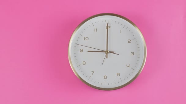 Relógio Mostra Oclock Fundo Rosa — Vídeo de Stock