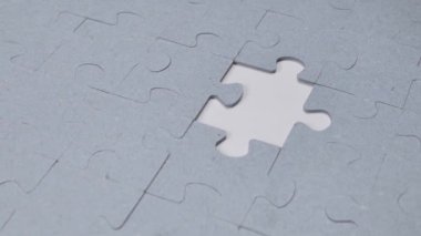 Tamamlanması gereken son yapboz parçası. Testere Bulmacası monte ediliyor. Görevin bir parçası. Görevi tamamlamak. İş Çözümü Konsepti. Son Ürünün Tam Anlayışı. Problem Çözme Tekniği. Boşluğu Kopyala