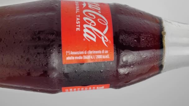 Roma Itália Setembro 2020 Vídeo Vertical Uma Lata Vidro Coca — Vídeo de Stock