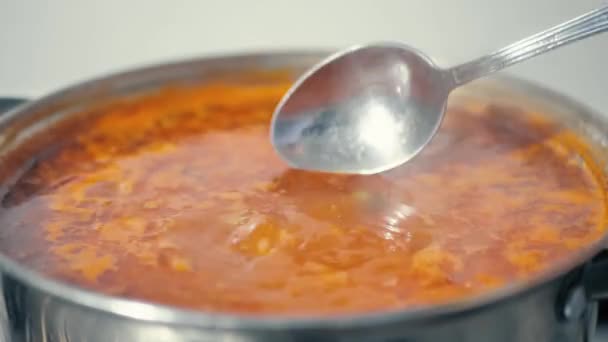 Красный Овощной Суп Крупным Планом Свекольный Суп Борщ — стоковое видео