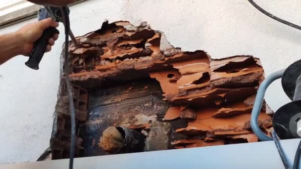 Şçi Inşaat Alanında Beton Kırıyor Güçlü Çekiç Matkabı Tuğlayı Kırıyor — Stok video