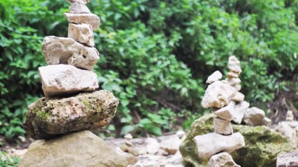 Close Balance Stones Macro Pyramid Stones Pile Stones Seashore Concept — Stock Video