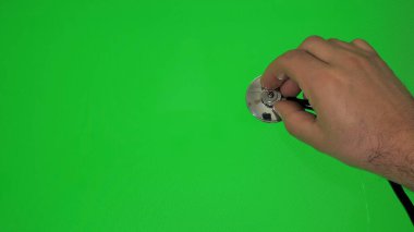 metin için yeşil arkaplan boşluğuna steteskop kopyala.