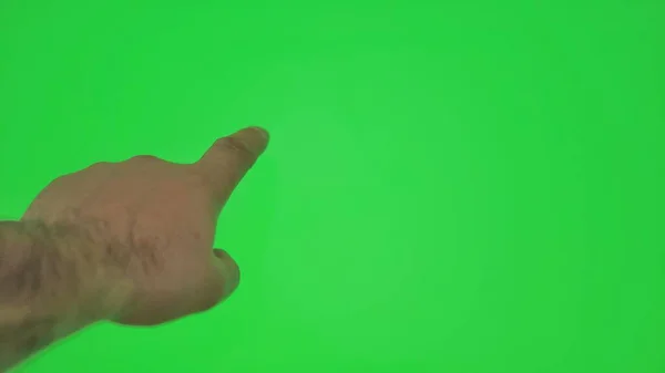 緑の画面上の男性の手のジェスチャー ポイントまたは画面上でタップ クロマキー — ストック写真