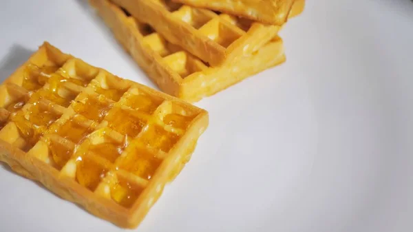 Croffle Fresh Croffle Marrom Dourado Fundo Branco Croissant Waffle Close — Fotografia de Stock