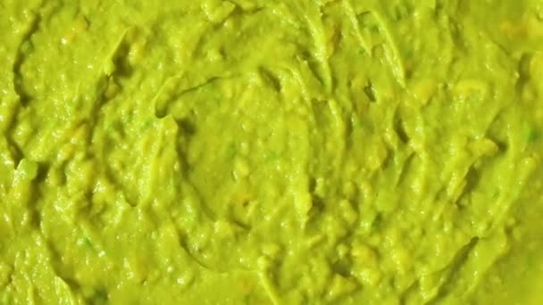 Guacamoleディップの背景を閉じる回転 健康食品の調理 アボカドをメキシコのグアカモーレ野菜からディップにする グアカモーレのレシピ — ストック動画