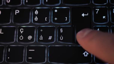 Klavyedeki Enter tuşuna defalarca basmak, defalarca, defalarca.