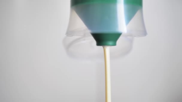 Mayonnaise Sedang Meremas Keluar Dari Botol Rekaman Saham Pendekatan Dari — Stok Video