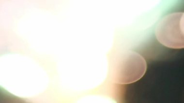 Işık odak dışı. Birçok soyut çember parlak renkler ve parlaklıkla parıldıyor