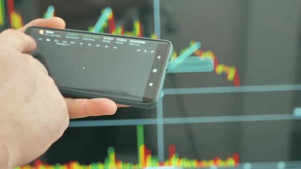 Analisi Dei Rischi Dei Broker Azionari Investimento Utilizzando Più Dispositivi — Video Stock
