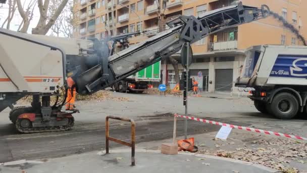 Rome Italy December 2022 Dismantling Asphalt Help Special Equipment Truck — Vídeo de Stock