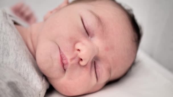 Newborn Baby Sleeping Cute Brunette Newborn Baby Sleeping Bed Close — Vídeo de Stock