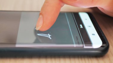 Electonic signature with finger in phone screen.