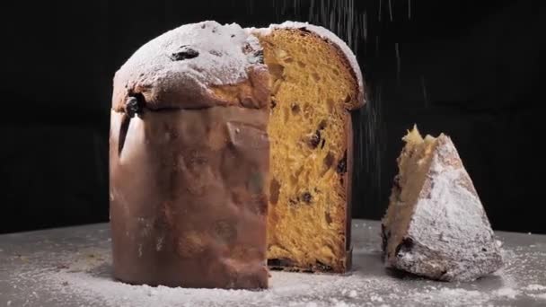 Salpicando Com Açúcar Doce Italiano Pandora Típico Bolo Natal Panettone — Vídeo de Stock