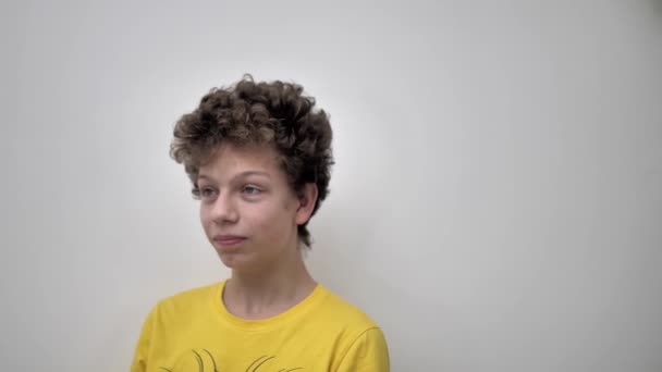 Portrait Young Man Curly Hair Fooling Camera People Lifestyle Concept — Stockvideo