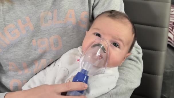 Child Breathes Oxygen Mask Inhalation Newborn — Vídeos de Stock